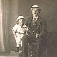 Rinus met oudste zoon Willem ca. 1922